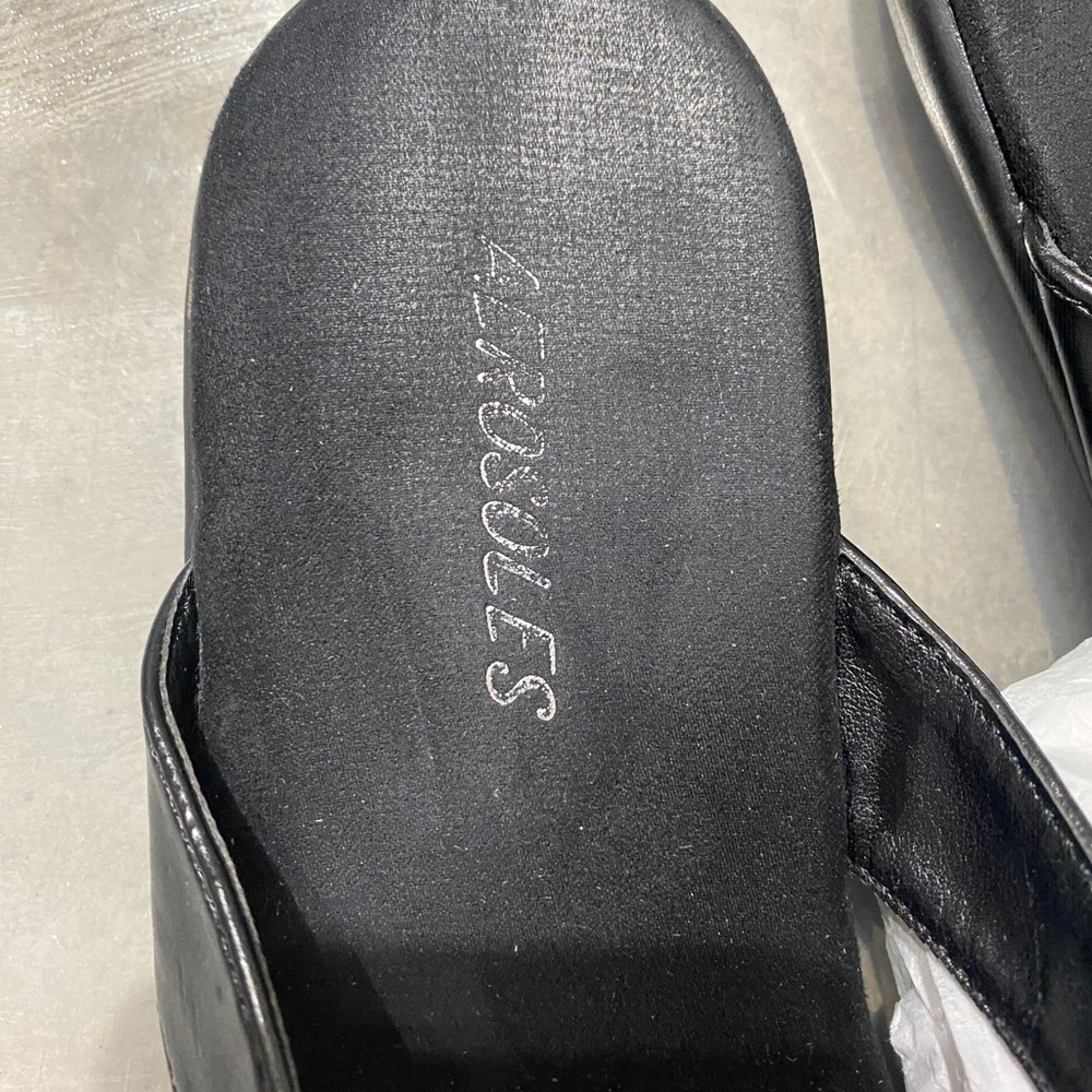 Sandals - Picture 6 of 6